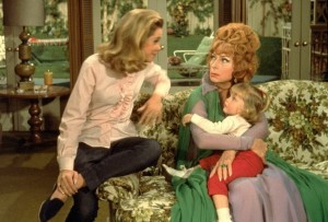 Samantha-with-Endora-and-Tabatha-bewitched-2049698-600-406